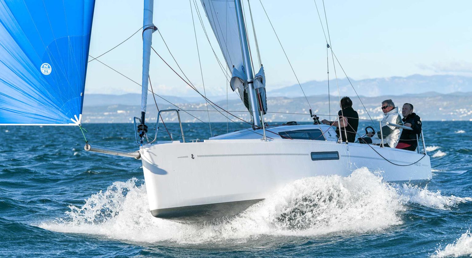 beneteau small sailboat